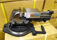 Machine vise rotatable with tilting in 3 axes, type VW, VERTEX