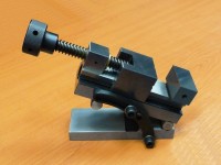 Precision tilting sine vise with nut and screw, type QGG