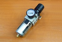 Air pressure regulator with sludge trap - separator