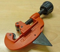 Pipe cutter 3-30mm with deburrer