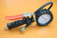 12 Bar tire inflator with rubber hose and quick coupling - large alarm clock, TG-89