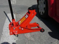 Travel jack 2.5 t for low cars